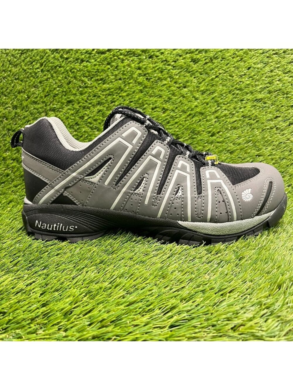 Nautilus Safety Mens Size 12E Gray Black Composite Toe Working Shoes Sneakers